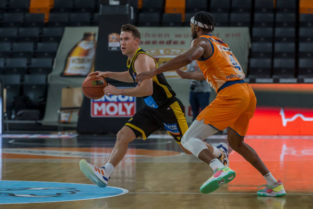 佳错失关键 佳错失关键